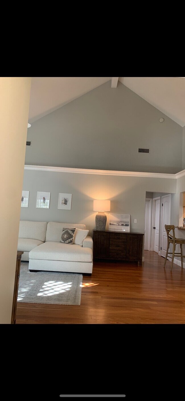 Foto del edificio - 939 E Foxhill Dr