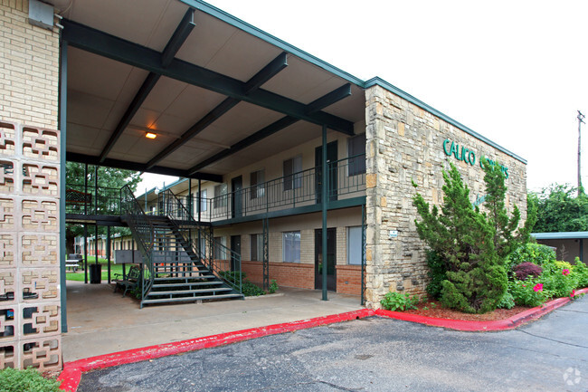 Building Photo - Calico Corners