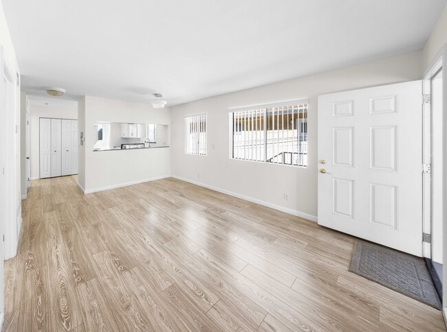 Building Photo - 10225 Fernglen Ave