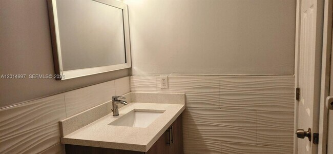 Foto del edificio - 7823 Miller Dr