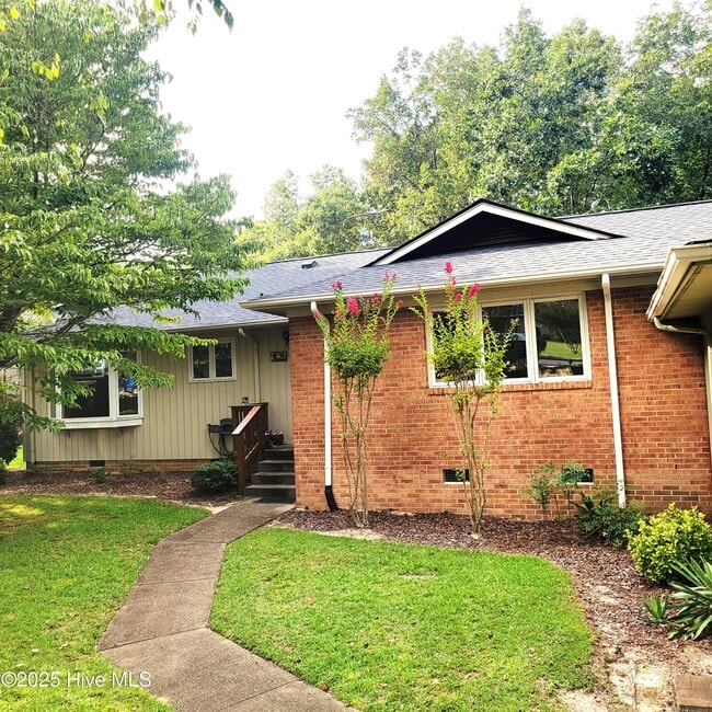 Building Photo - 25 Garden Villa Dr