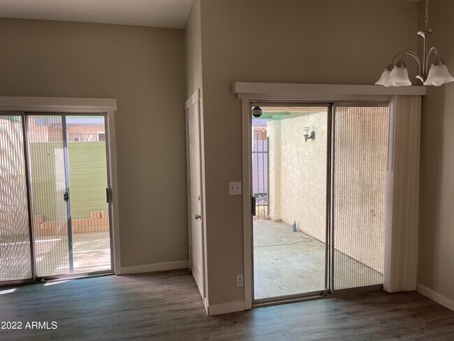 Foto del edificio - 635 S Allred Dr