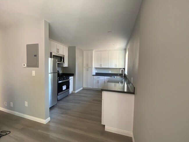 Building Photo - 481 Margarita Ave