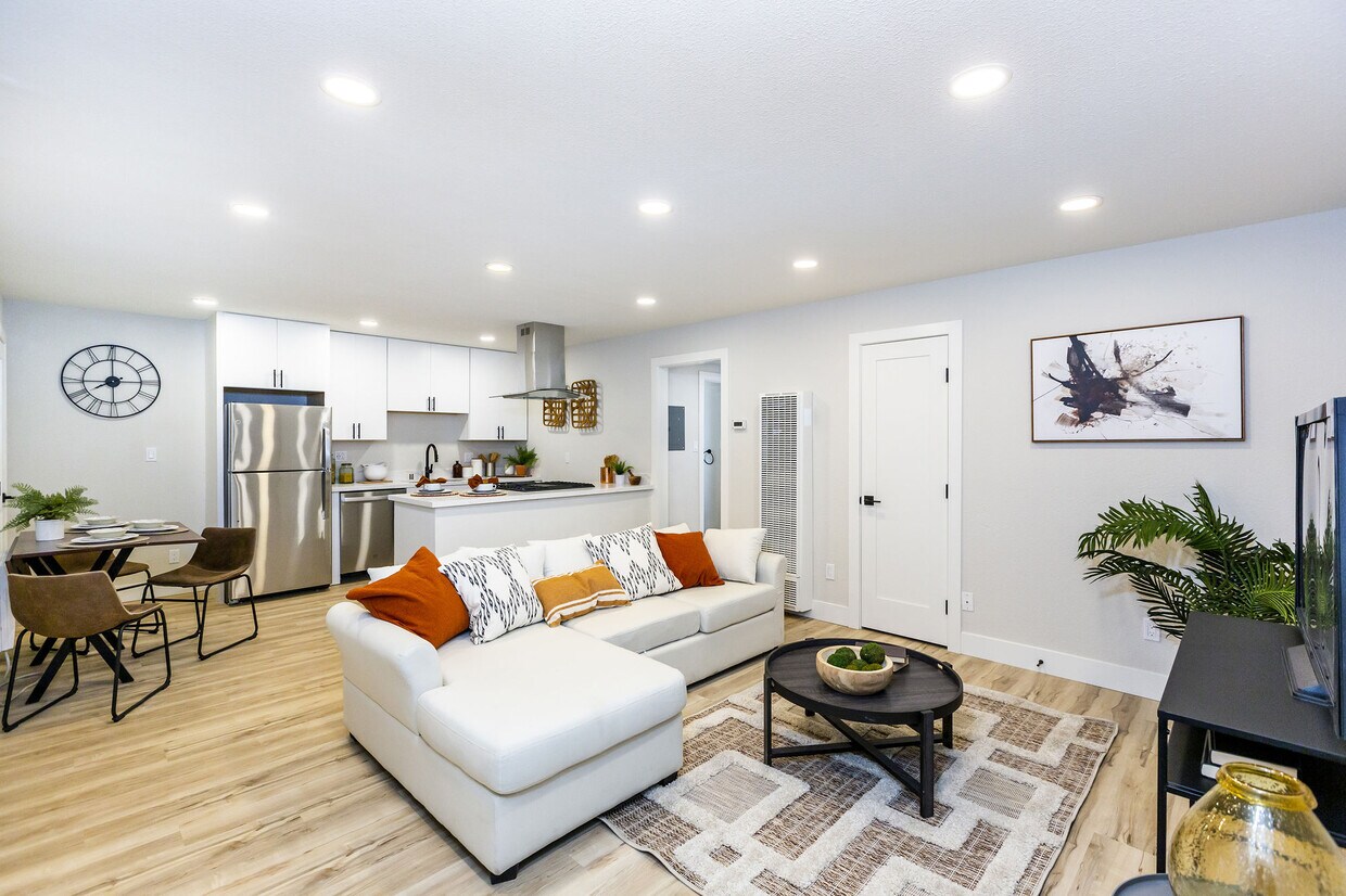 Amplia sala de estar - Meadowbrook Apartments