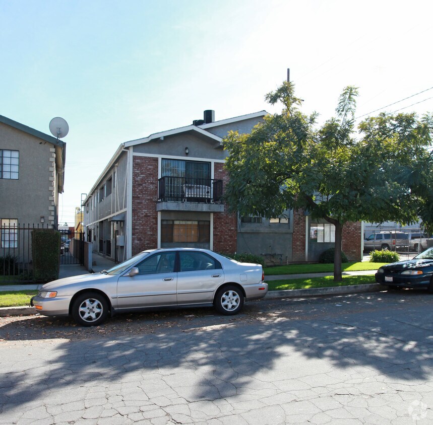 Building Photo - 270 W Valencia Ave