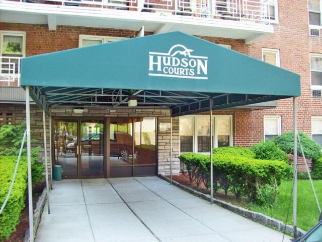 Foto del edificio - 709 Warburton Ave