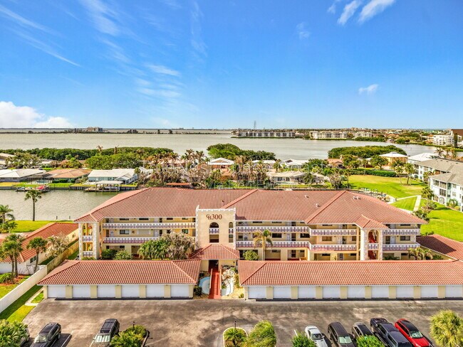 Foto del edificio - 300 S Banana River Blvd
