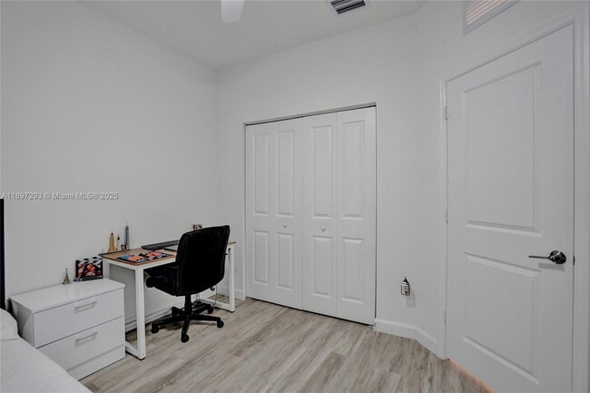 Foto del edificio - 250 SW 159th Ct