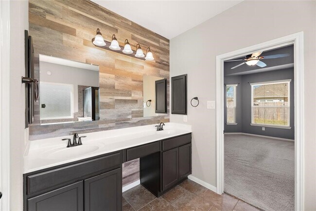 Foto del edificio - 16026 Rustlers Trail Ln