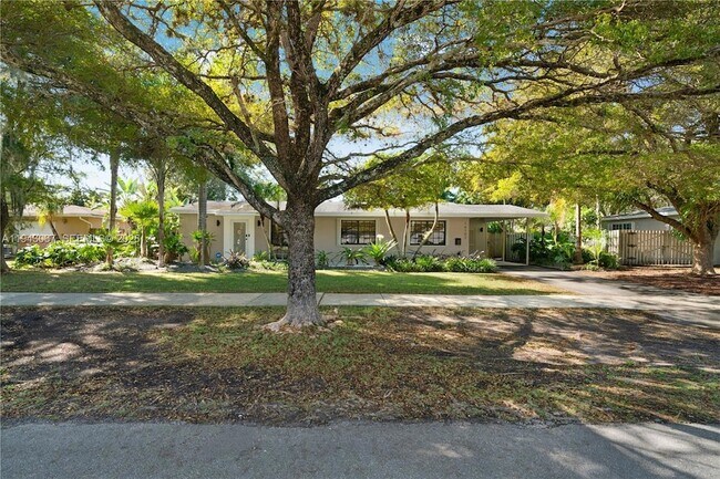 Building Photo - 16102 SW 98th Ave