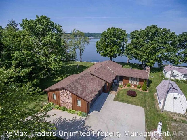 Building Photo - 1175 Sunset Dr