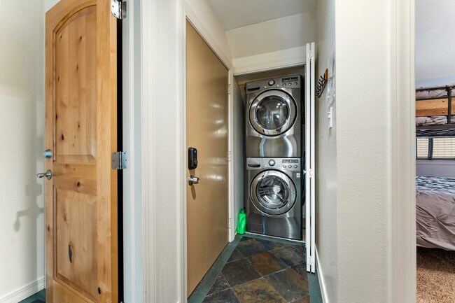 Foto del edificio - 807 Alder Ave