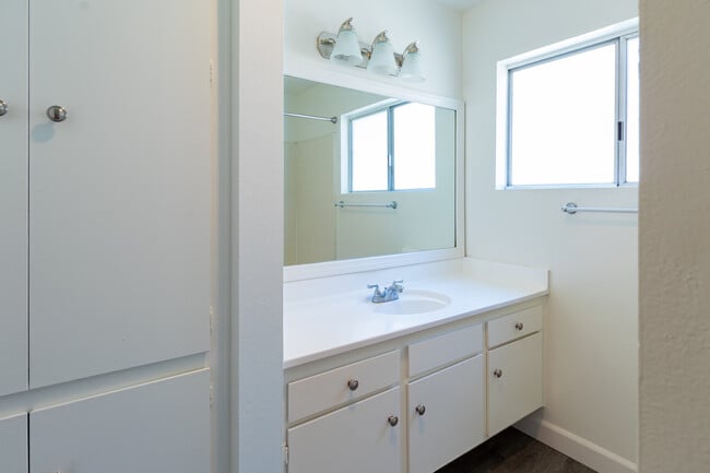 Building Photo - 2059 W 157th St