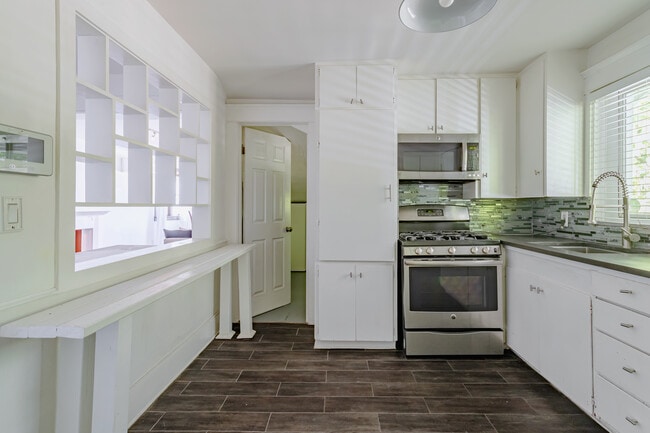 Building Photo - 1100 Coronado Ter
