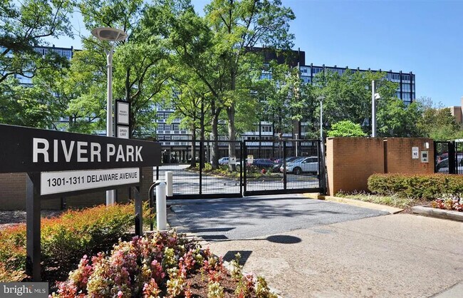 Parque del río - 1301 Delaware Ave SW