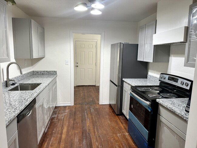 Foto del edificio - 703 N Blair St