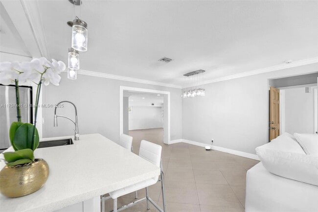 Building Photo - 4301 SW 85th Ave