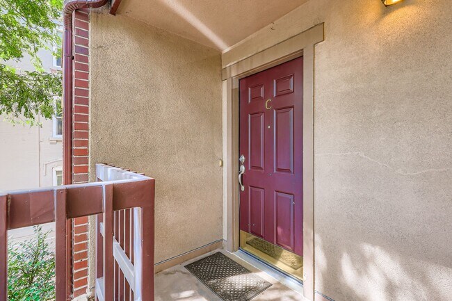 Foto del edificio - 1641 N Washington St