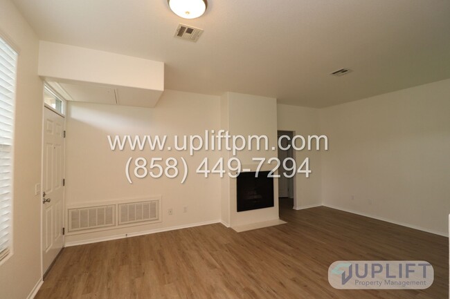 Foto del edificio - 2-BEDROOM / 2-BATHROOM CONDO - CARMEL VALLEY