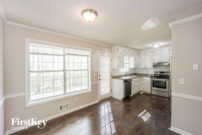 Foto del edificio - 390 Fox Meadow Dr