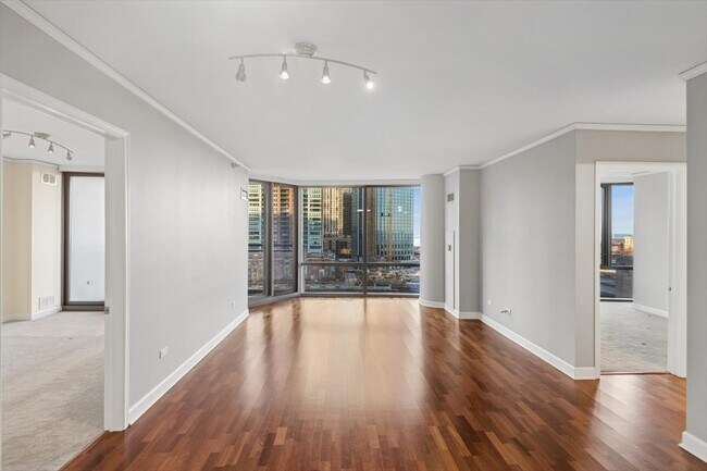 Foto del edificio - 450 E Waterside Dr