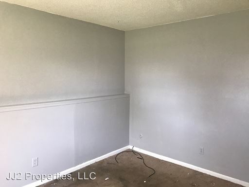 Building Photo - 2112 Bradley Ct