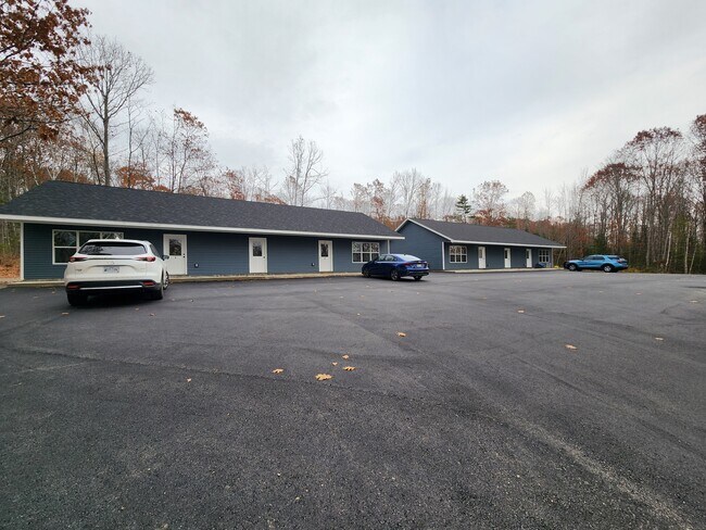 Foto del edificio - 153 Clark Rd