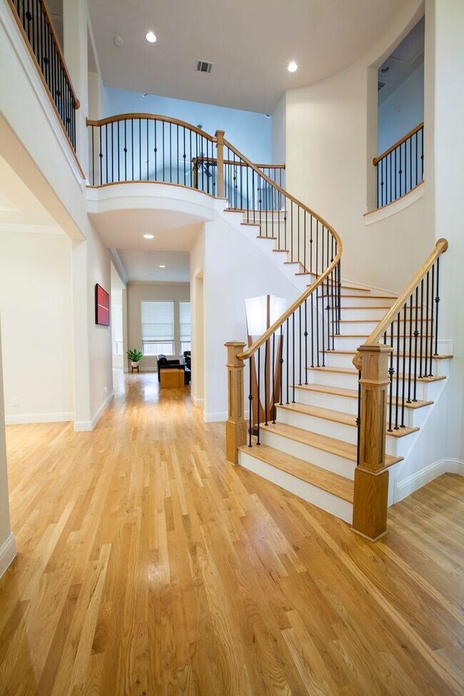 Building Photo - Luxe 5 bedroom with Pool in Lovejoy ISD
