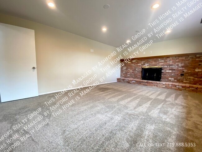 Foto del edificio - 1727 Sanderson Avenue