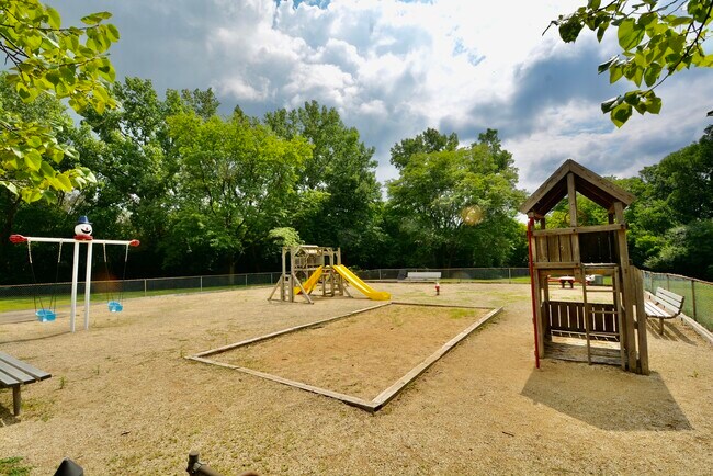 Building Photo - 430 Walnut Creek Rd