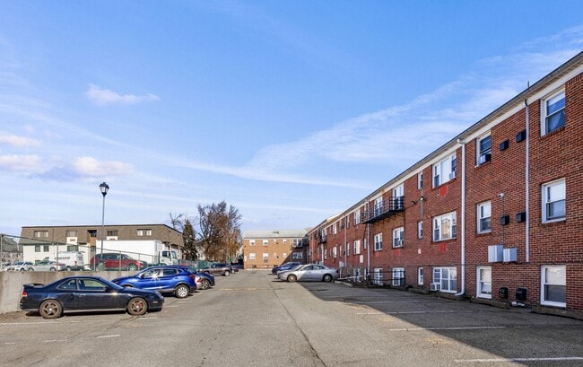 Building Photo - Brighton Court Apartments