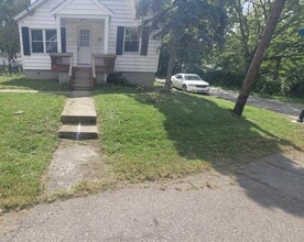 Building Photo - 2529 Watkins St