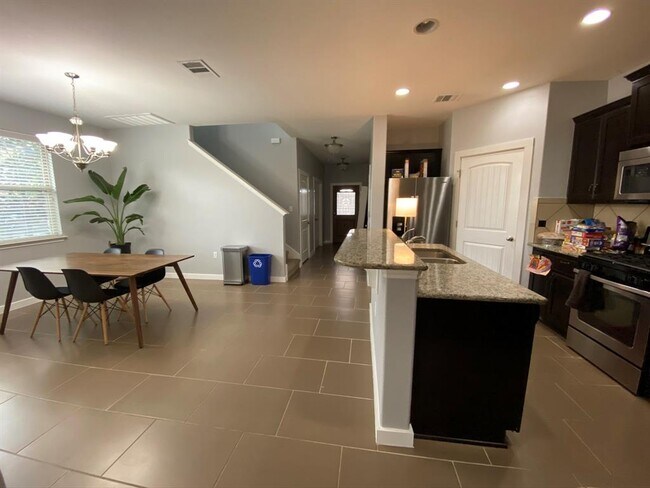 Foto del edificio - 9200 Sawyer Fay Ln