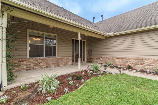 Building Photo - 1157 Lost Trl