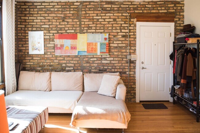 Foto del edificio - Huge UK Village 1 bed with Deck, Outdoor Space, Laundry. Free Internet