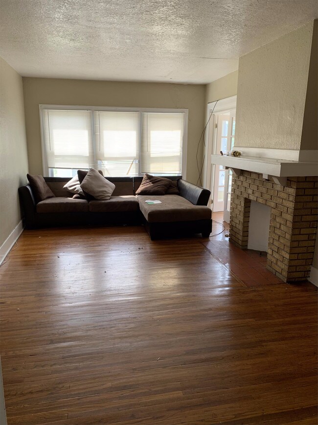 Foto del edificio - 102 Melrose Ave