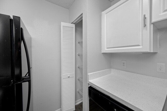 Building Photo - 10709 Yorkshire Ct
