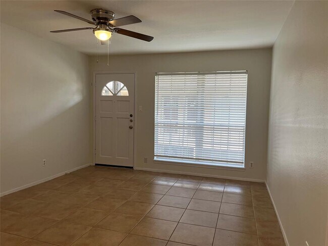 Building Photo - 811 Wax Myrtle Ln