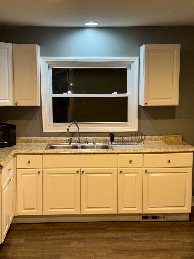 Foto principal - 2 Bedroom 1 Bathroom- Single Family Home