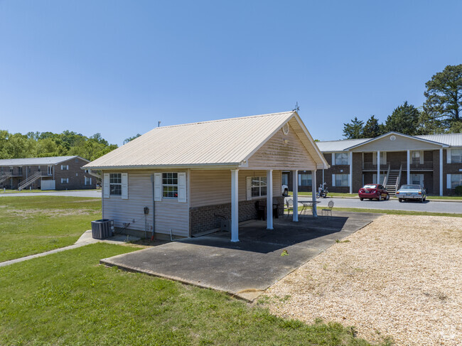 Building Photo - Town Creek Apartments