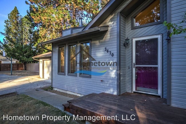 Building Photo - 3670 N Forest Cir