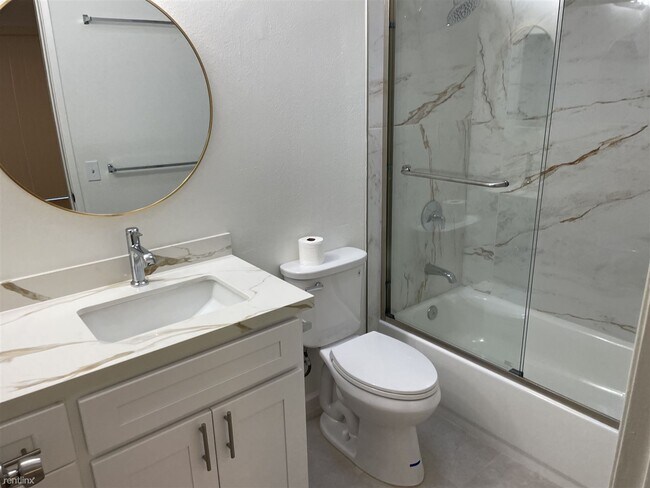 Foto del edificio - 3 br, 2 bath 4plex - 8072 Constantine Drive A