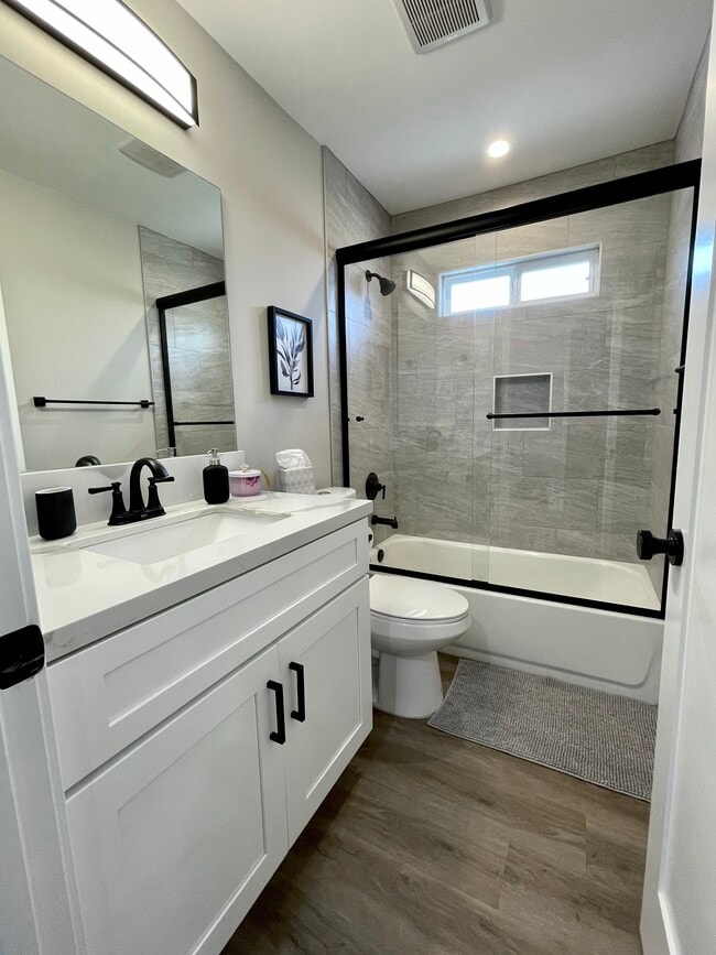 Building Photo - 2657 K St