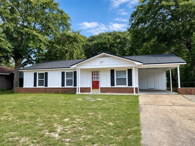 Building Photo - 203 Loizos Dr NW
