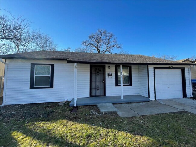 Building Photo - 5032 Panola Ave