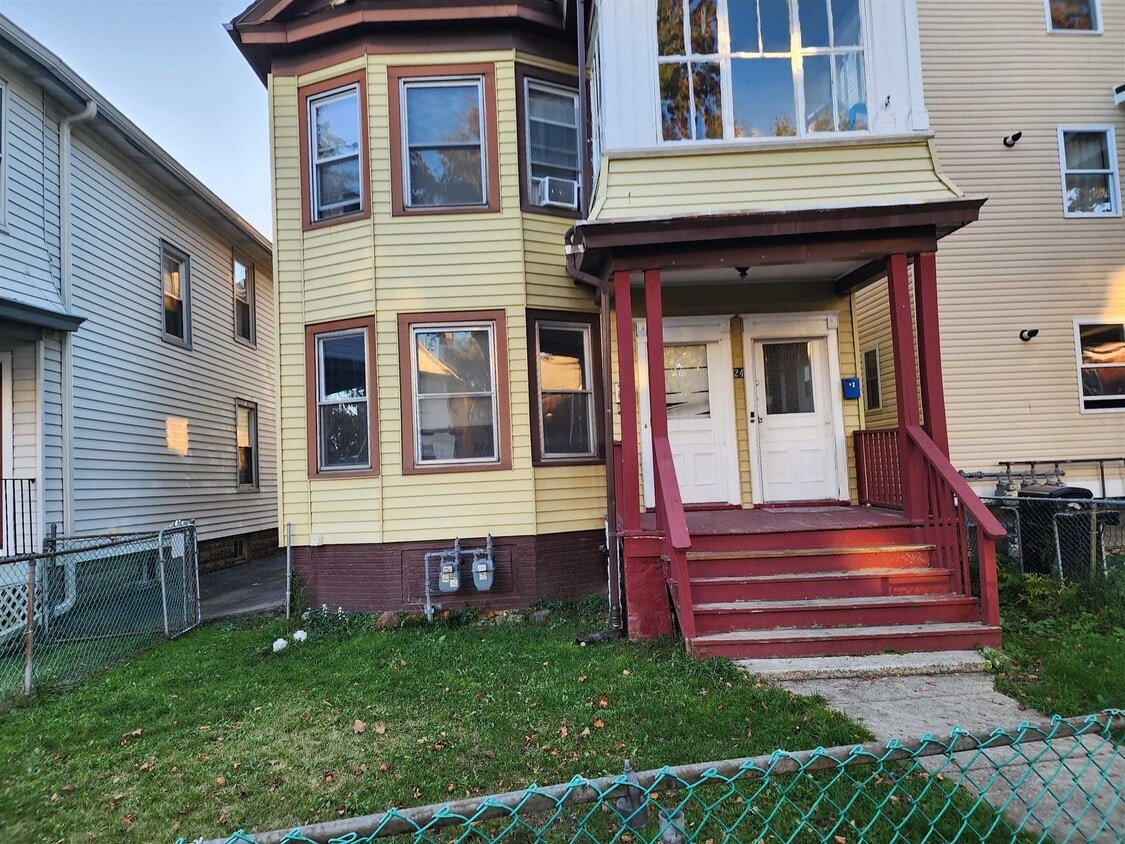 24 Lexington Ave, Poughkeepsie, NY 12601 Room for Rent in