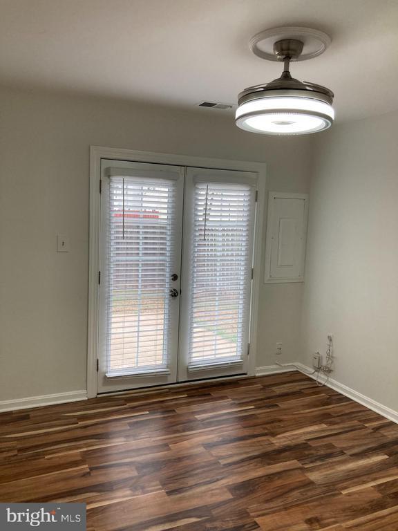 Building Photo - 9075 Silver Maple Ct