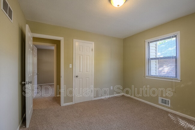 Foto del edificio - 9016 Kentucky Ave