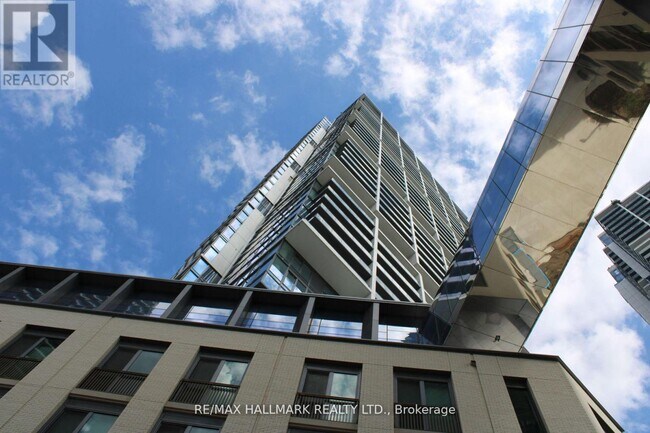 Photo du bâtiment - 1000-1000 Portage Pkwy