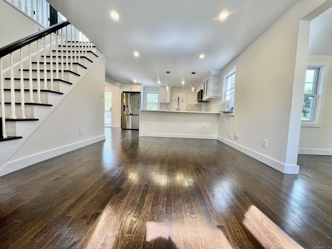 Building Photo - 46 Silvermine Ave